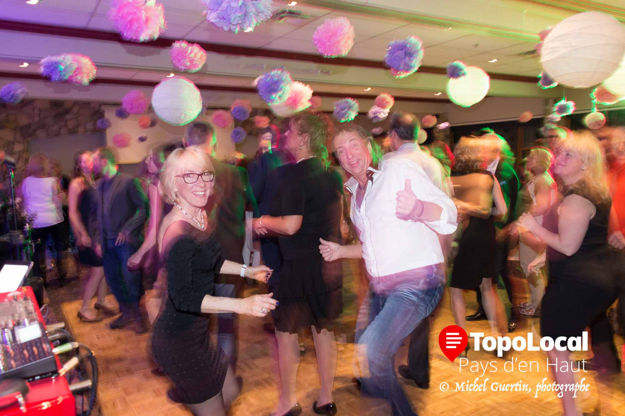 Aussitôt le repas terminé, les gens ont envahi le plancher de danse jusqu'à assez tard dans la veillée.