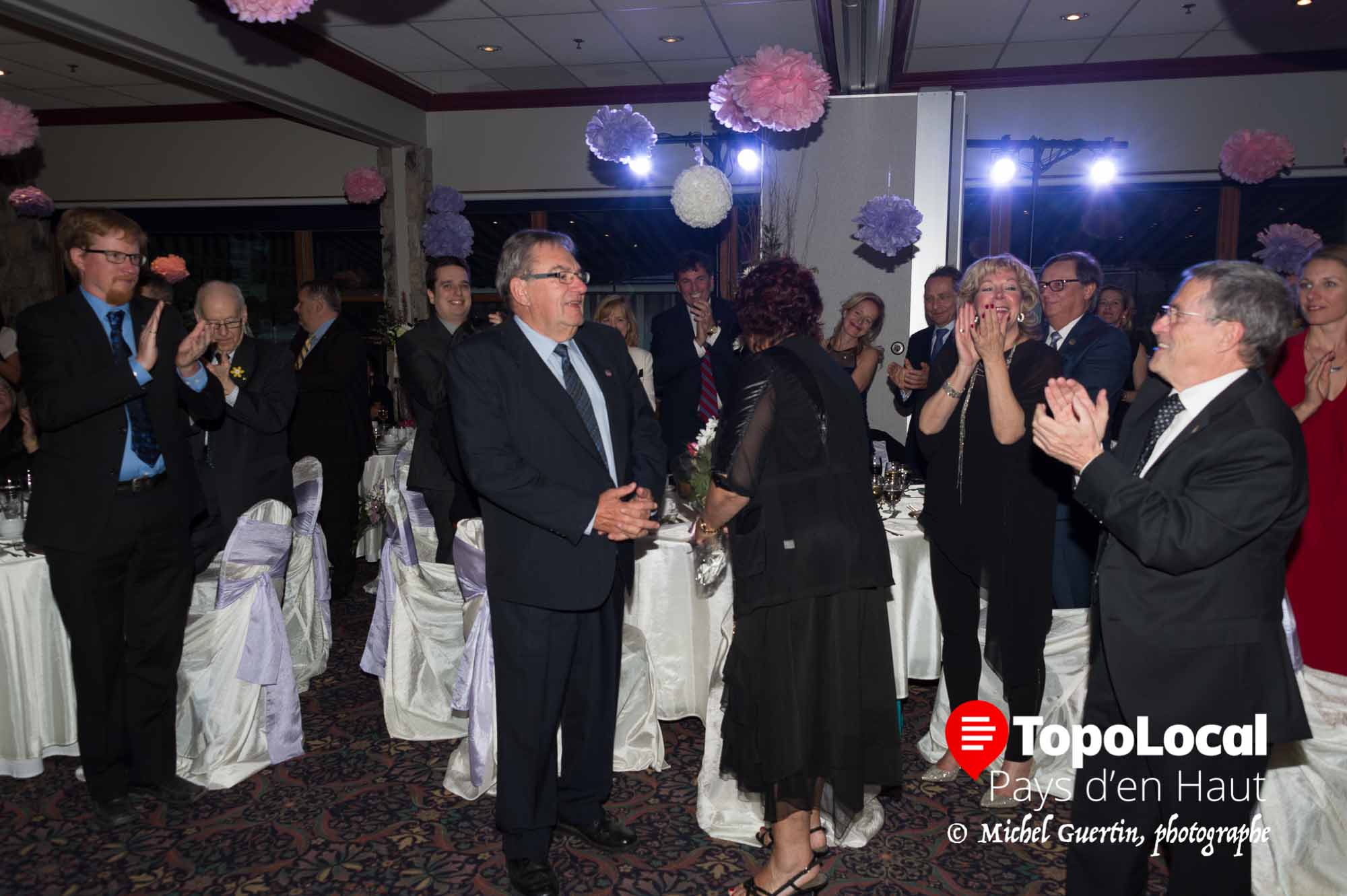 Un vibrant hommage a été rendu à Réjean Charbonneau, ancien maire de Sainte-Adèle qui a dû quitter ses fonctions à cause de la maladie.