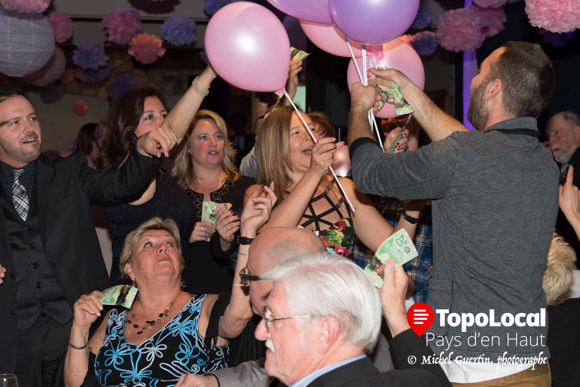 La vente de ballons afin de gagner entre autre un voyage en Chine a été plus qu'un succès. Certaine personnes n'ont pas eu la possibilité de s'en procurer, même s'il y en avait une moyenne de un par personne.