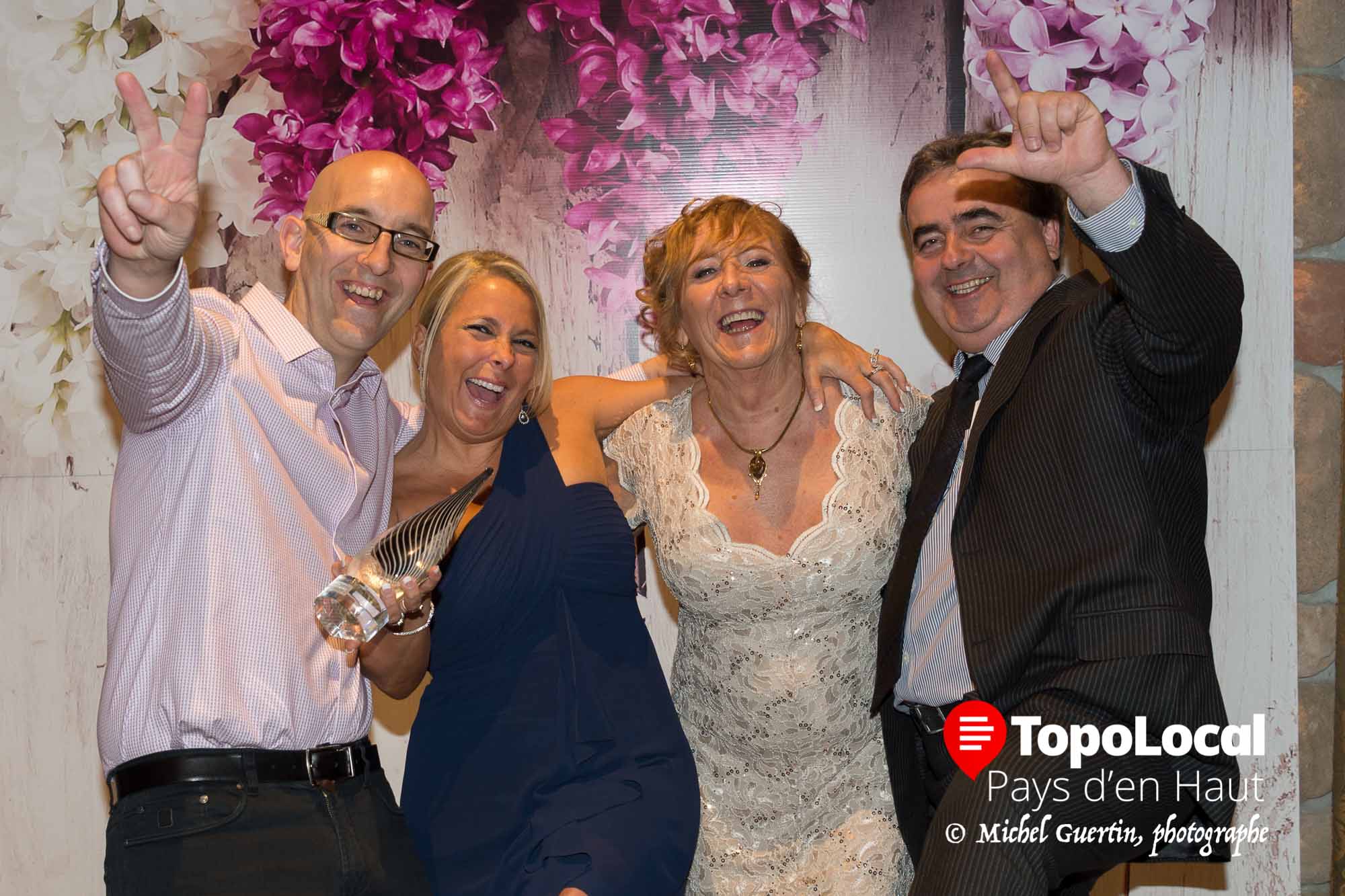 Dans la catégorie Travailleur autonome, c'est Marie-Josée Robert de MRJ Coaching ( yulcoach) qui a recu son prix de Philip Malette, Michèle Lalonde et Pierre Senez