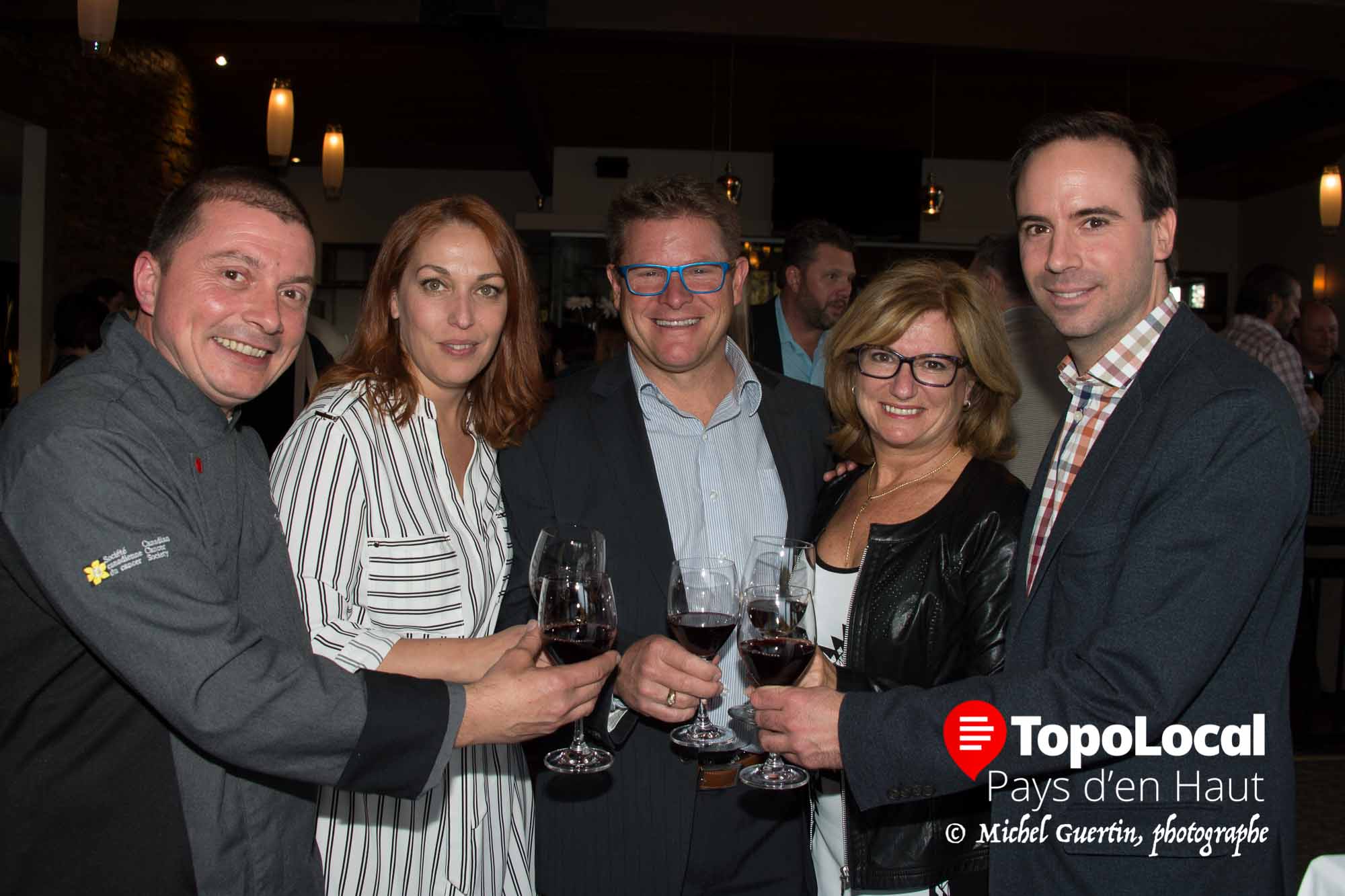 Vendredi dernier le Club de Golf Val-Morin recevait ses membres lors d'un 5 à 7 afin de souligner l'ouverture de la saison. sur la photo on reconnaît Fabrice Coutanceau et Cybèle Gagné de La Cuisine Spontanée, ainsi que Mario Leclair et Lynda Savage, propriétaires, accompagnés de Martin Bergeron, directeur général et professionnel en titre du Golf Val-Morin.