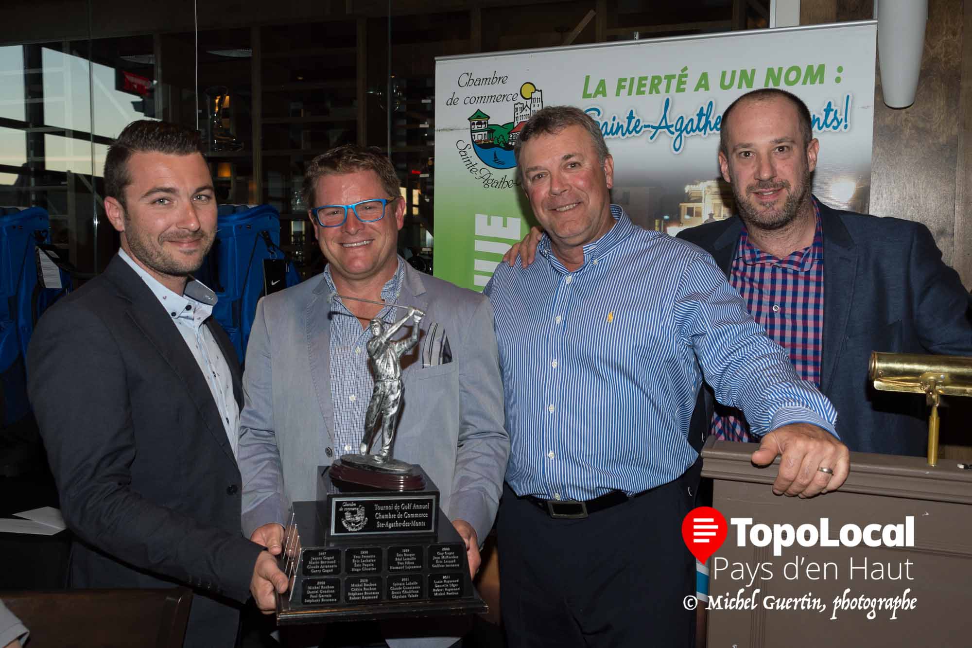 Le quatuor gagnant avec un résultat de -11 fut celui composé de Jean Sébastien Vadeboncoeur, Mario Leclair, Francis Duff et Francis Desrosiers, absent lors de la prise de photo. Ils ont reçu leur trophé des mains de Pascal Comeau de la Chambre de Commerce