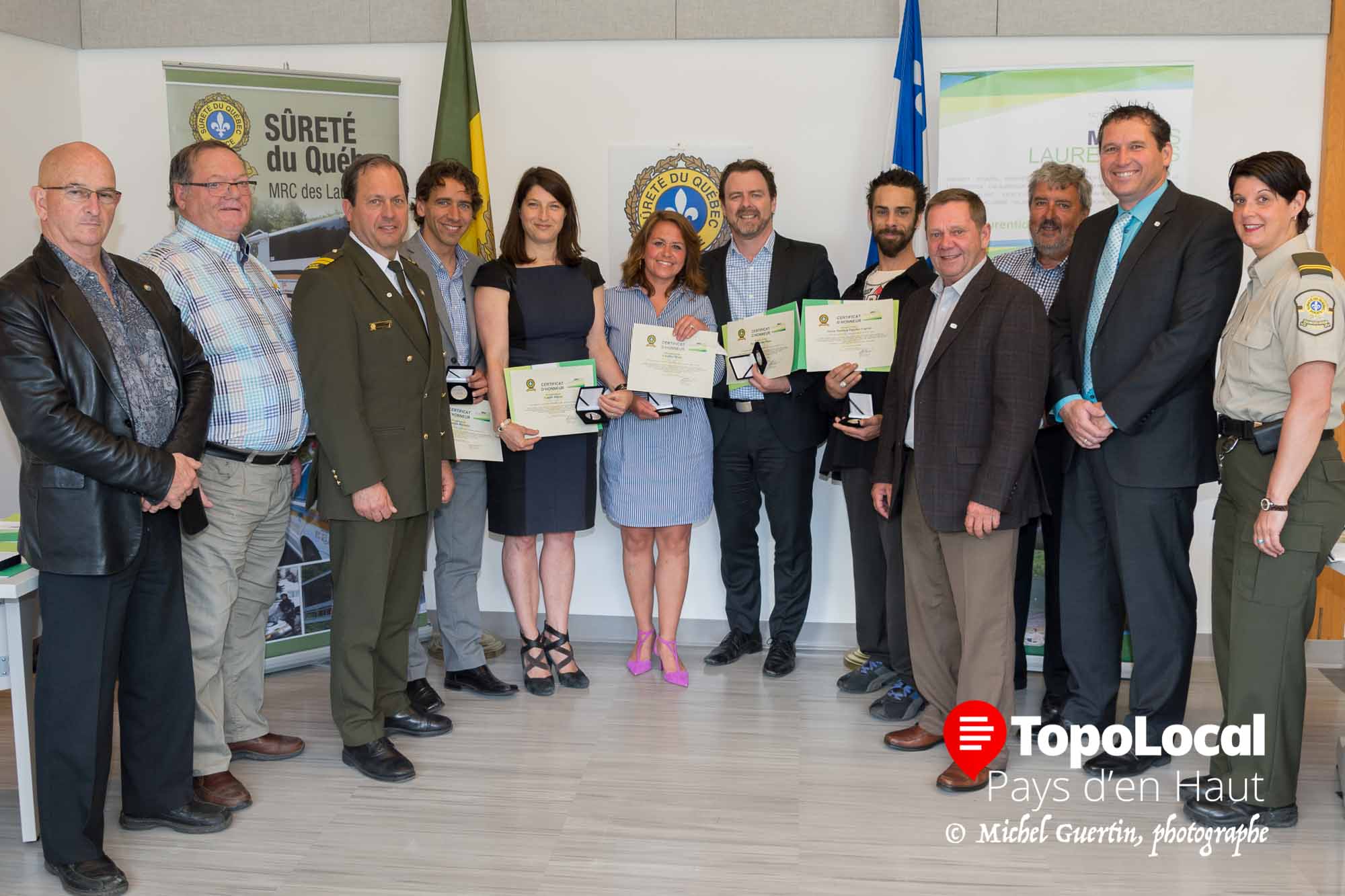 M. Jean-François Delisle, maire de Val-des-Lacs M. Serge Chénier, maire de Ste-Lucie M. Sylvain Mainville, Directeur d’unité M. Sébastien Berthelet Mme Valérie Dufour Mme Caroline Matte M. Hugo Sigouin-Plasse M. Aaron-Matthew Faucher-Laprise M. Denis Chalifoux, maire de Sainte-Agathe-des-Monts (cheveux bruns, rangée avant) M. Gilbert Brassard,maire de Labelle M. Steven Larose, président du CSP et maire de Montcalm Mme Isabel Desgroseilliers, Sergente coordonnateur local au relation communautaire