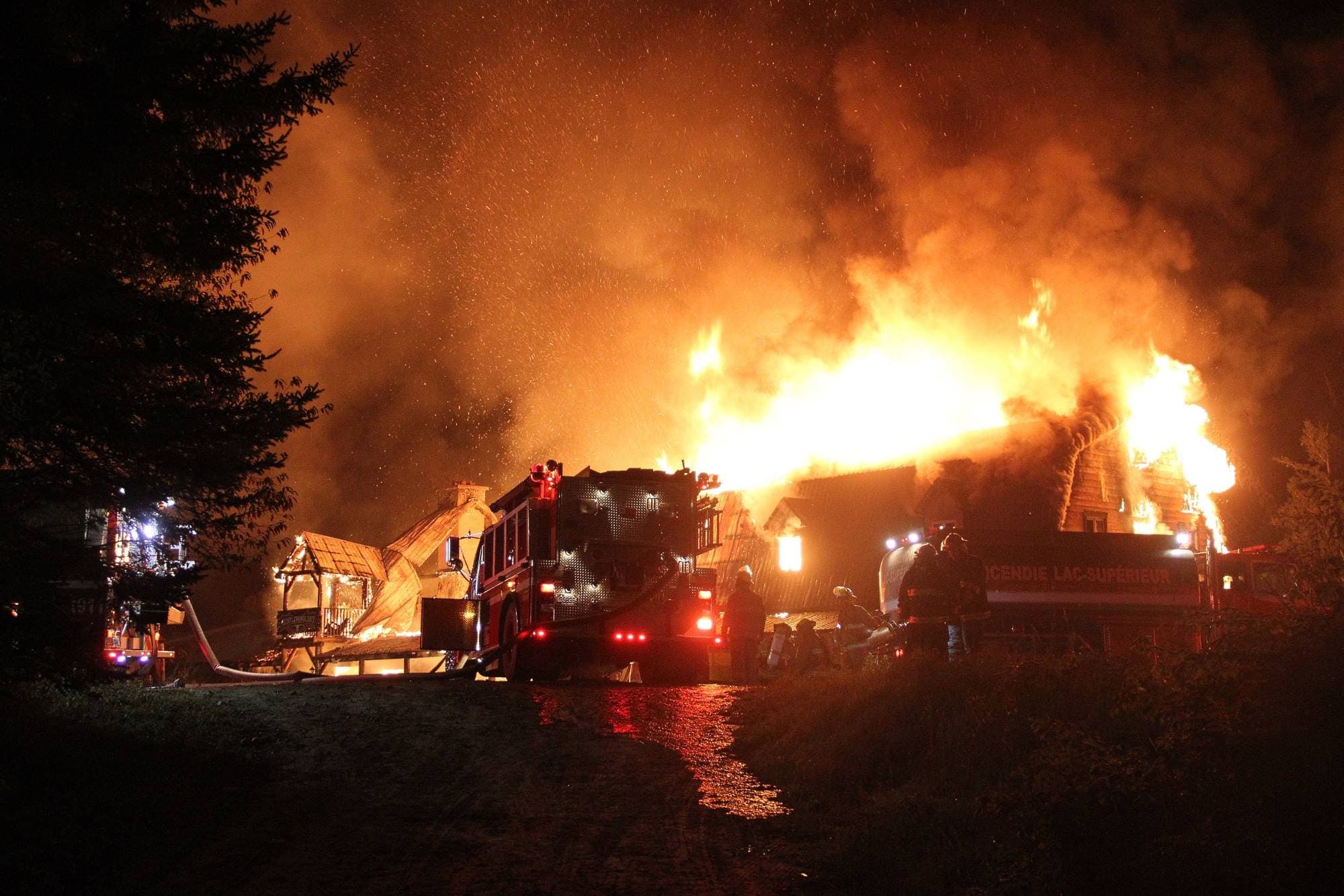 pompiers-nombreux-ranch-mont-tremblant-incendie