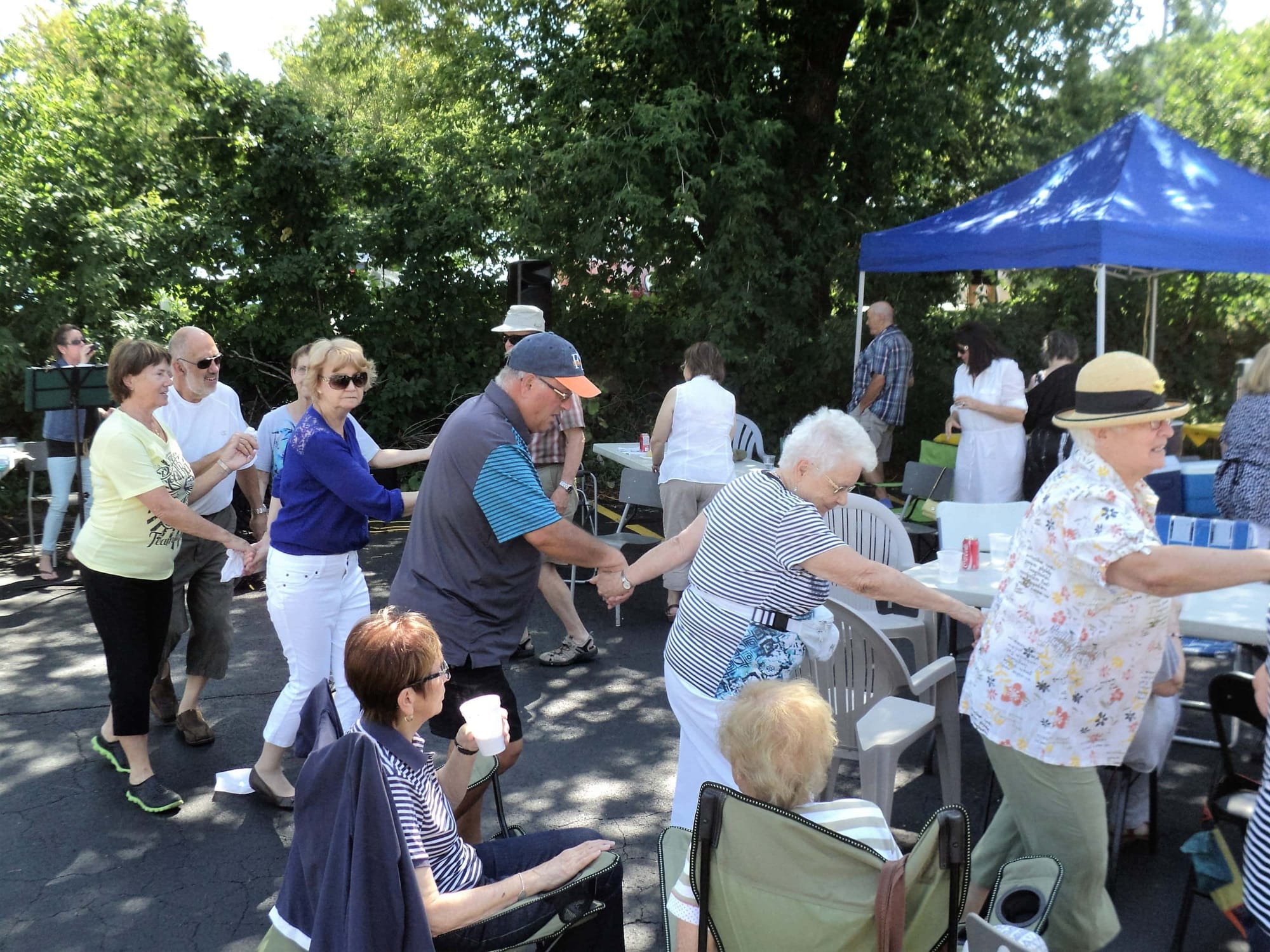 photo-de-benevoles-hot-dogs-et-mais-24-aout-2016