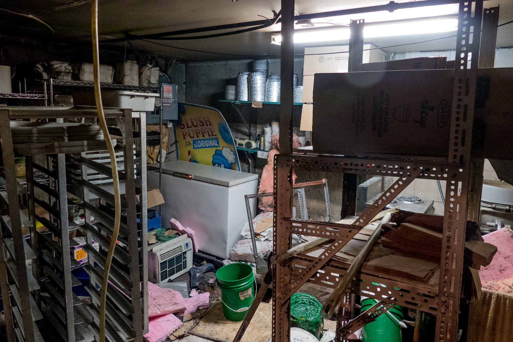 Les ravages au sous-sol sont importants. C'est là que l'incendie a été allumé.