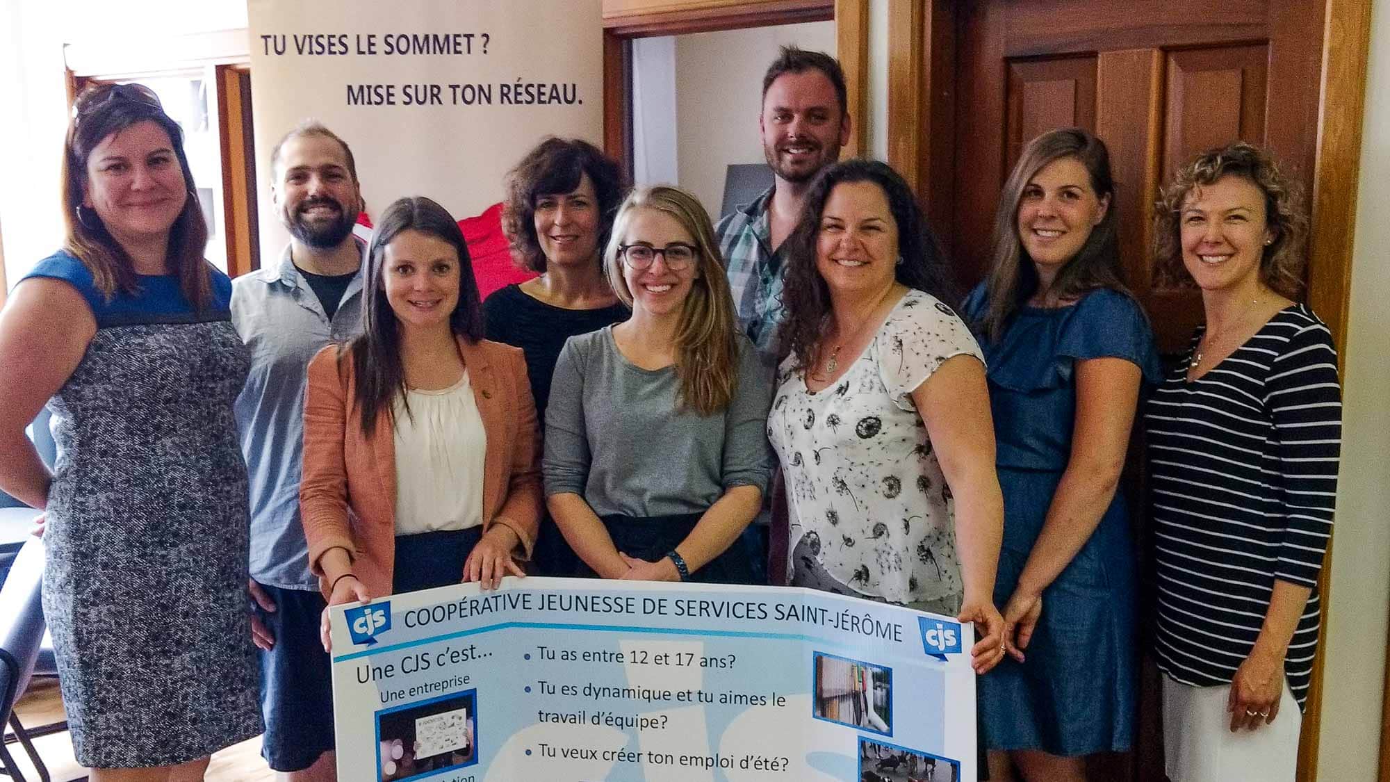 Le comité local est formé de Carmen Sanchez, directrice générale de la Chambre de commerce et d'industrie de Saint-Jérôme métropolitain(CCISJM), Michel Garon, instigateur du projet à la Maison des jeunes Rivière-du-Nord, Andréanne Tremblay de la Caisse Desjardins de Saint-Jérôme, Janie Léveillé-Desjardins, représentante citoyenne, la coordonnatrice du projet Camille Charlebois, Samy Marier de l'aile jeunesse de la CCISJM, Lyne Lafrenière du Carrefour jeunesse emploi Rivière-du-Nord), Roxanne Lecours aussi de l'aile jeunesse de la CCISJM et Geneviève Lapointe-Larouche, mentor.