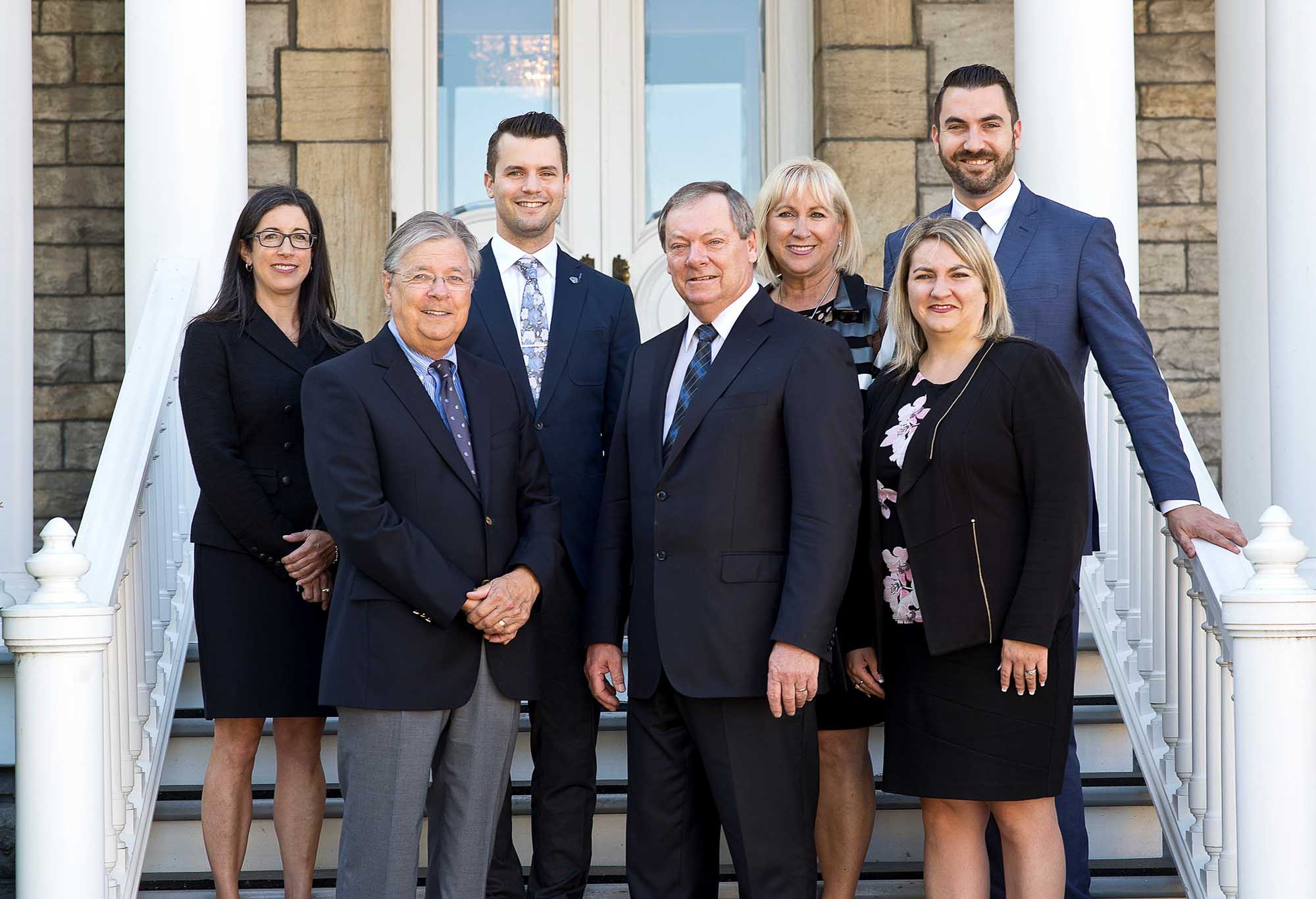 À gauche: Catherine et Michel Trudel, avec René Goyer, son épouse Diane et leurs trois enfants Jonathan, Geneviève et Benoît.