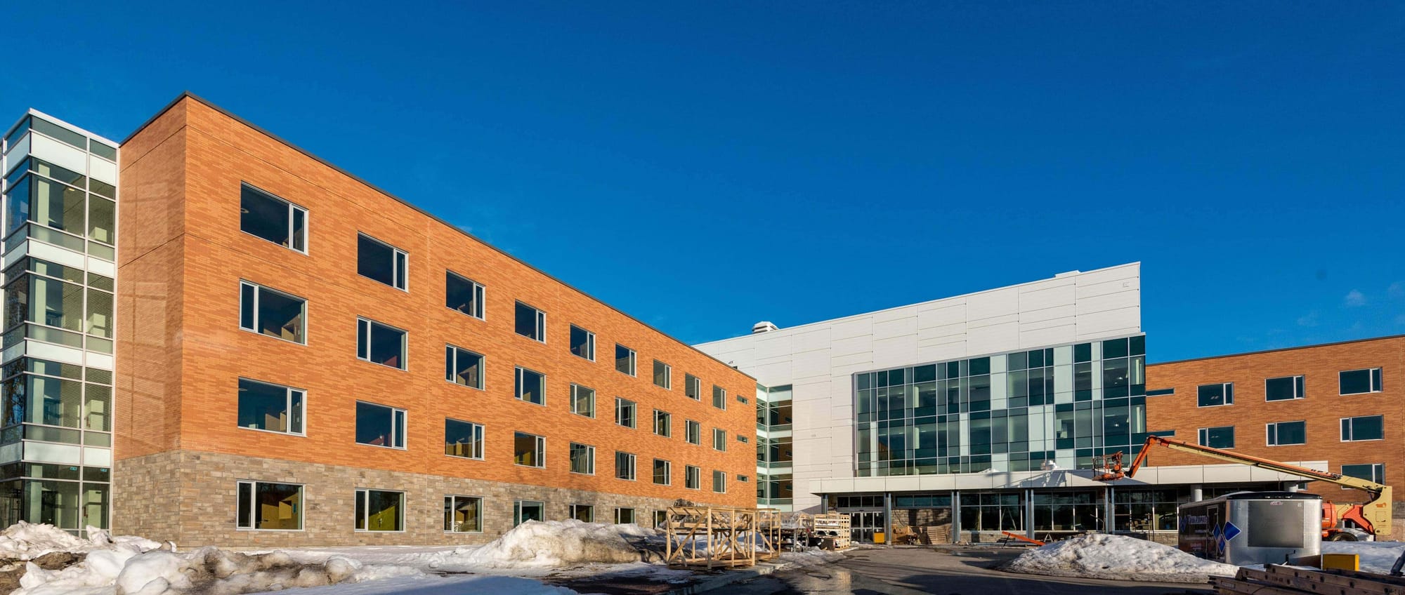 Le nouveau CHSLD de Saint-Jérôme, peu avant son ouverture en mars 2018.