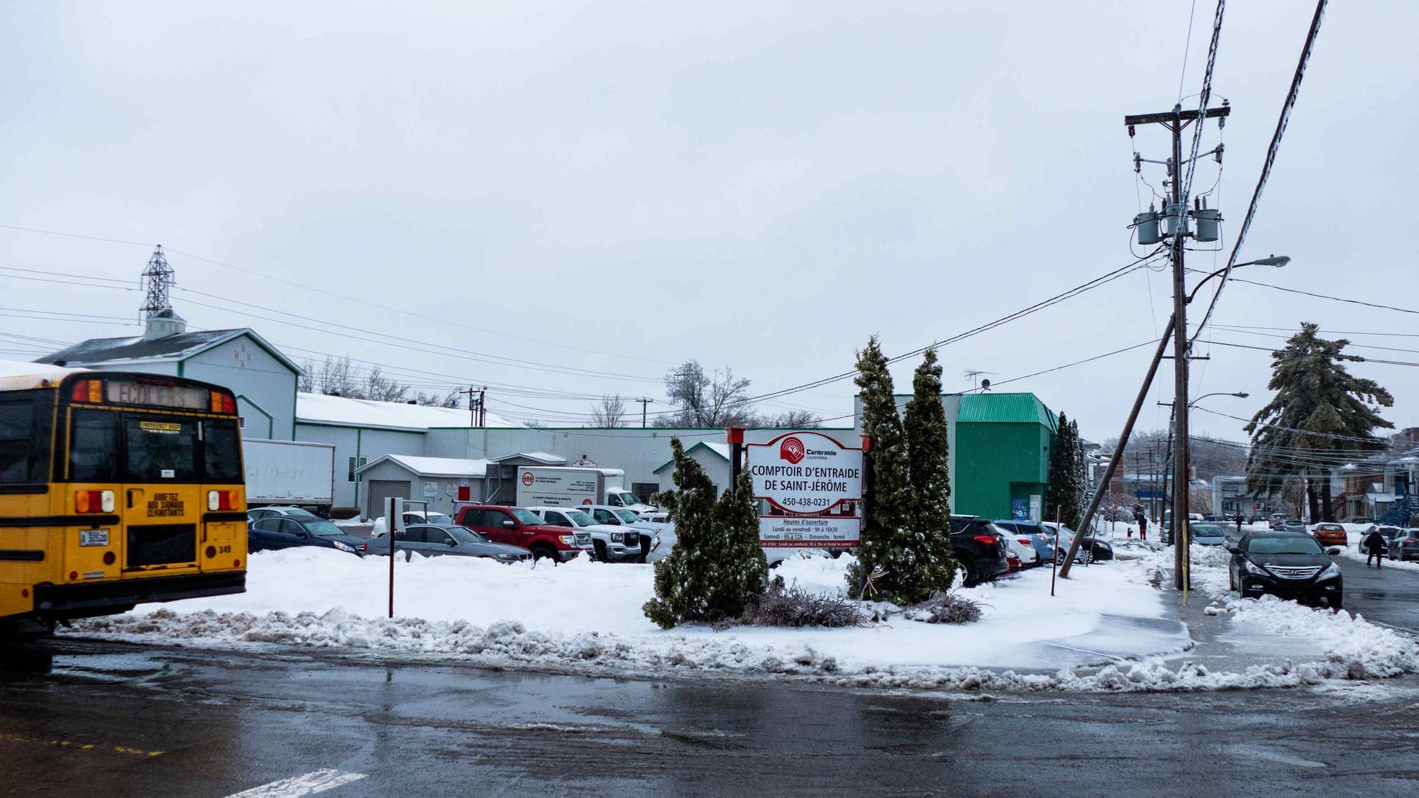 C'était une journée glissante autour du Comptoir d'entraide de Saint-Jérôme, le 4 avril 2018.