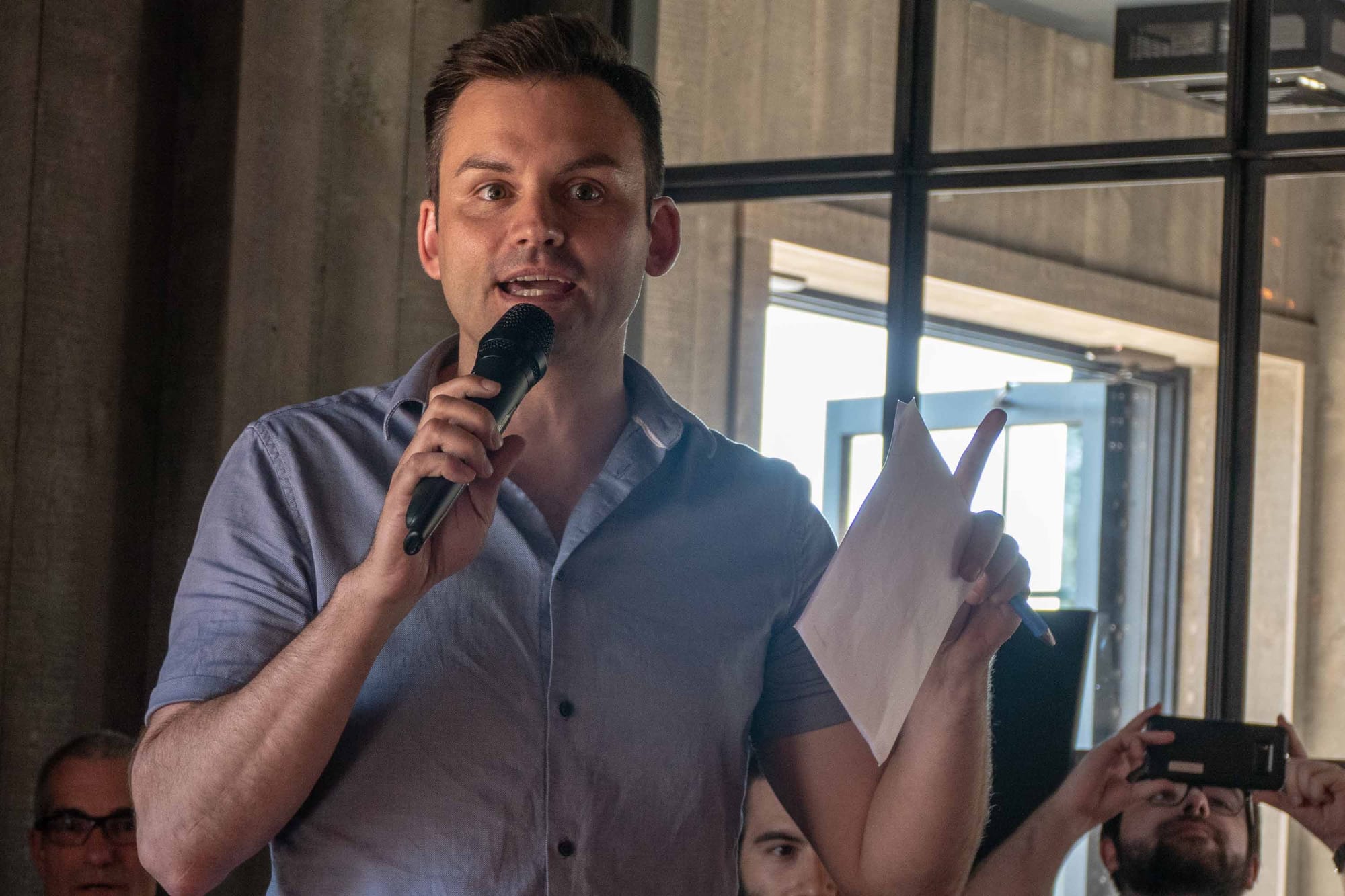 Paul Saint-Pierre Plamondon alors qu'il s'adressait à des militants du Parti québécois, le 3 juillet 2018 au Shawbridge de Prévost.