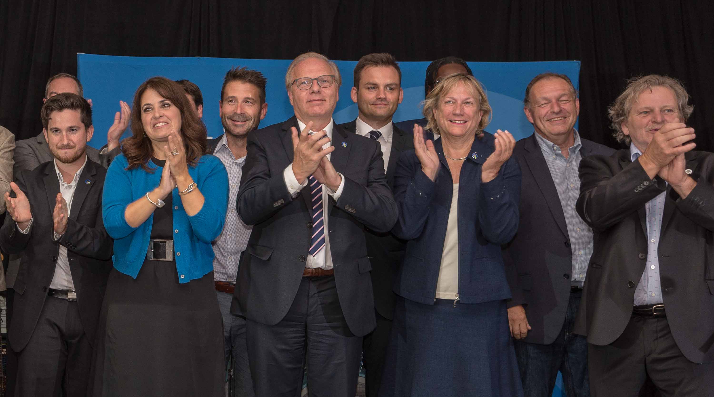 Véronique Hivon et Jean-François Lisée accompagnaient les candidats du Parti québécois de la région au Pavillon Lionel-Renaud à Sainte-Sophie, le 23 août 2018.