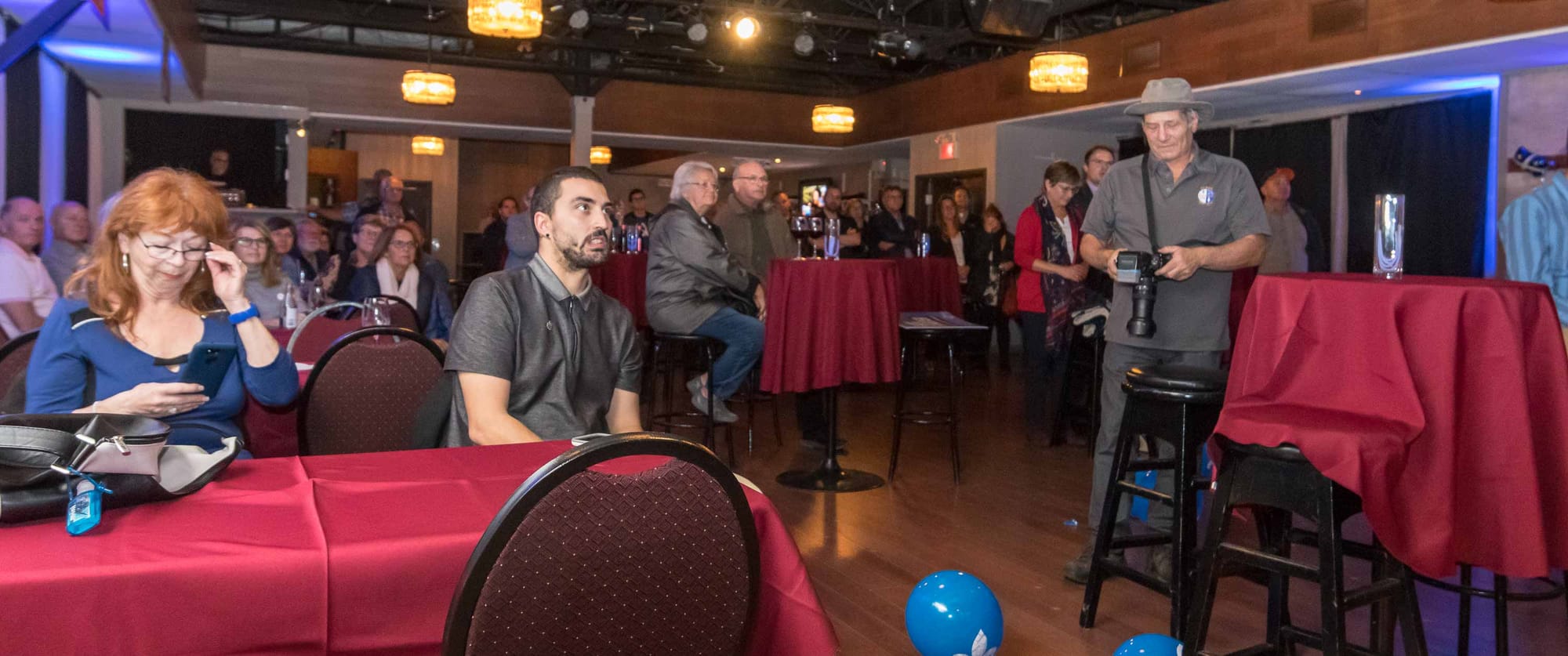 L'ambiance enthousiaste de début de soirée à la salle où se retrouvaient les militants du PQ est vite passée à la résignation.