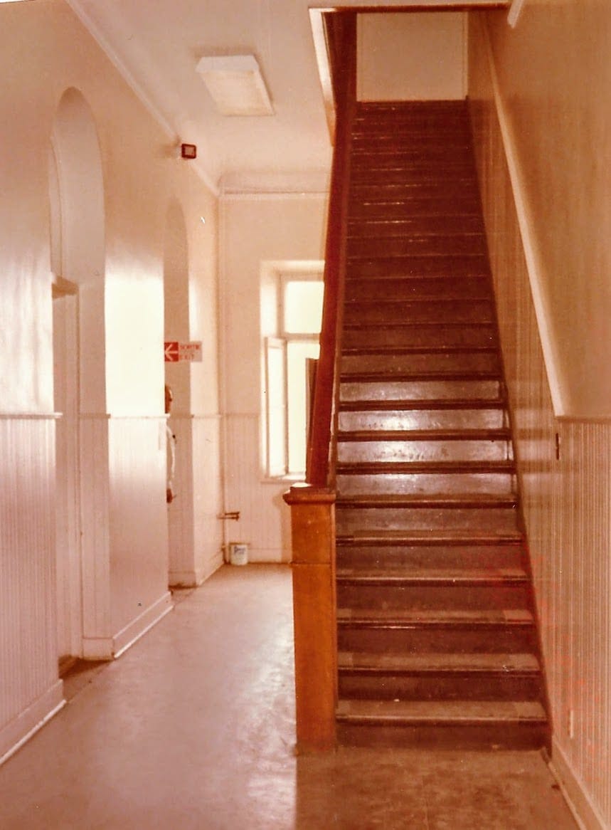 Le corridor à l'étage, alors qu'il y avait un escalier.
