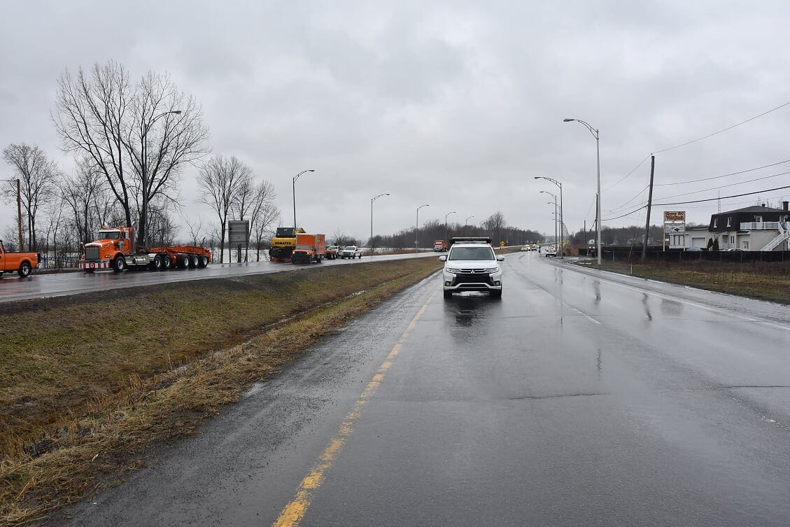 La route 117 reste fermée à la circulation, même après une semaine. Photo par Alain St-Jean