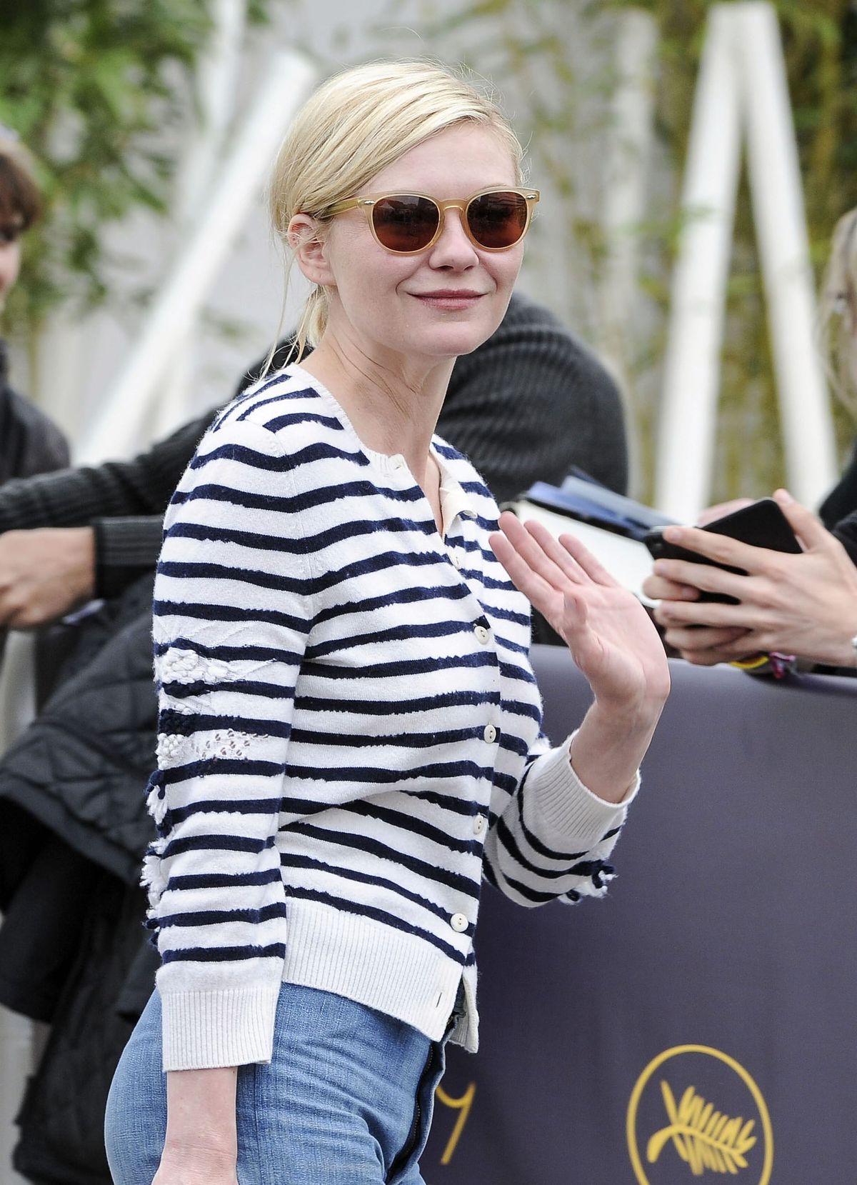 Fugs and Fabs: Celebs at the Airport