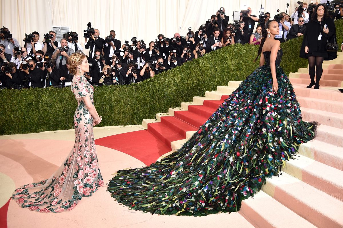 Unfug It Up: Zoey Deutch in Dolce & Gabbana
