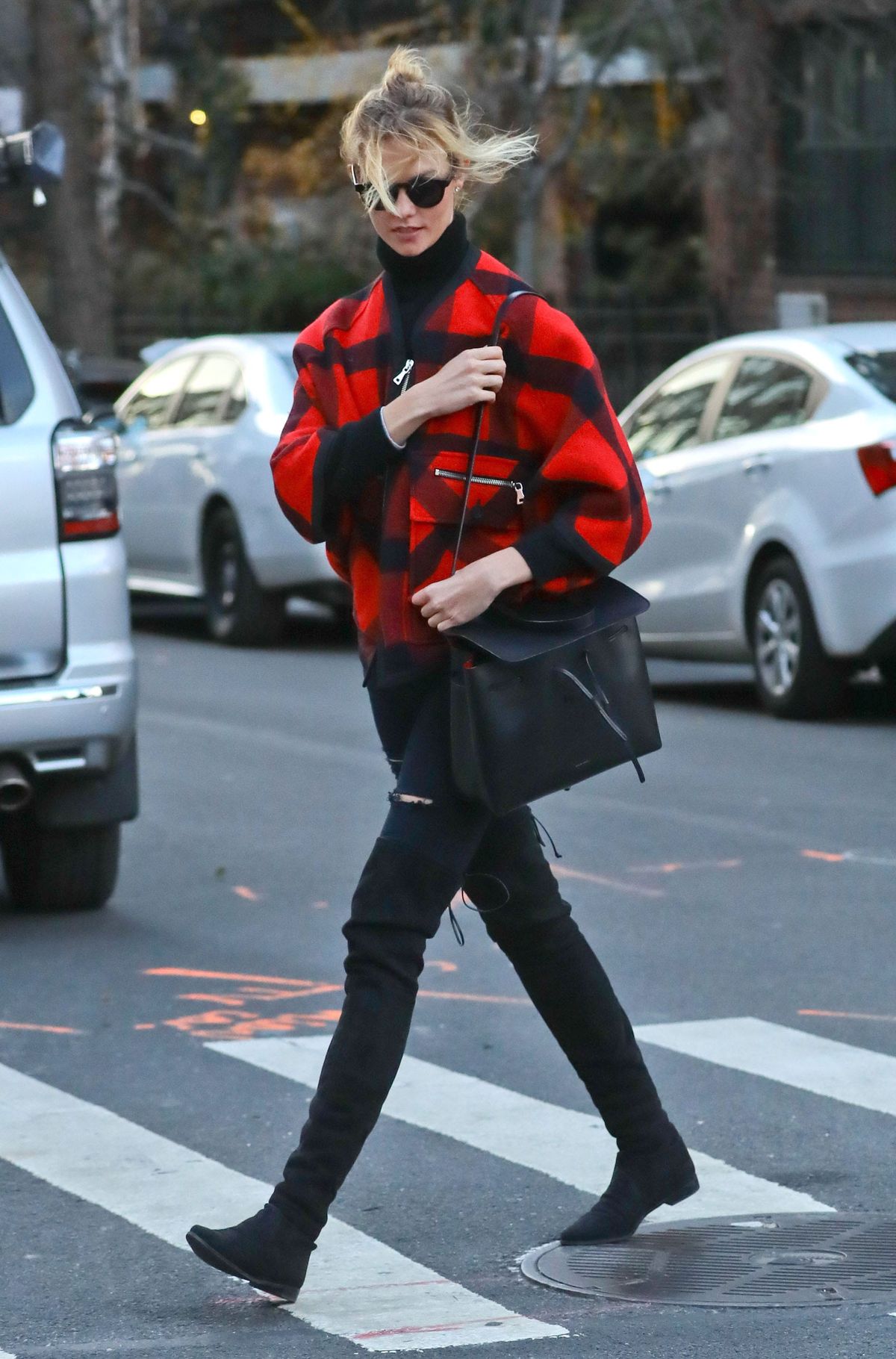 Karlie Kloss Looks Like a Model Running Around New York