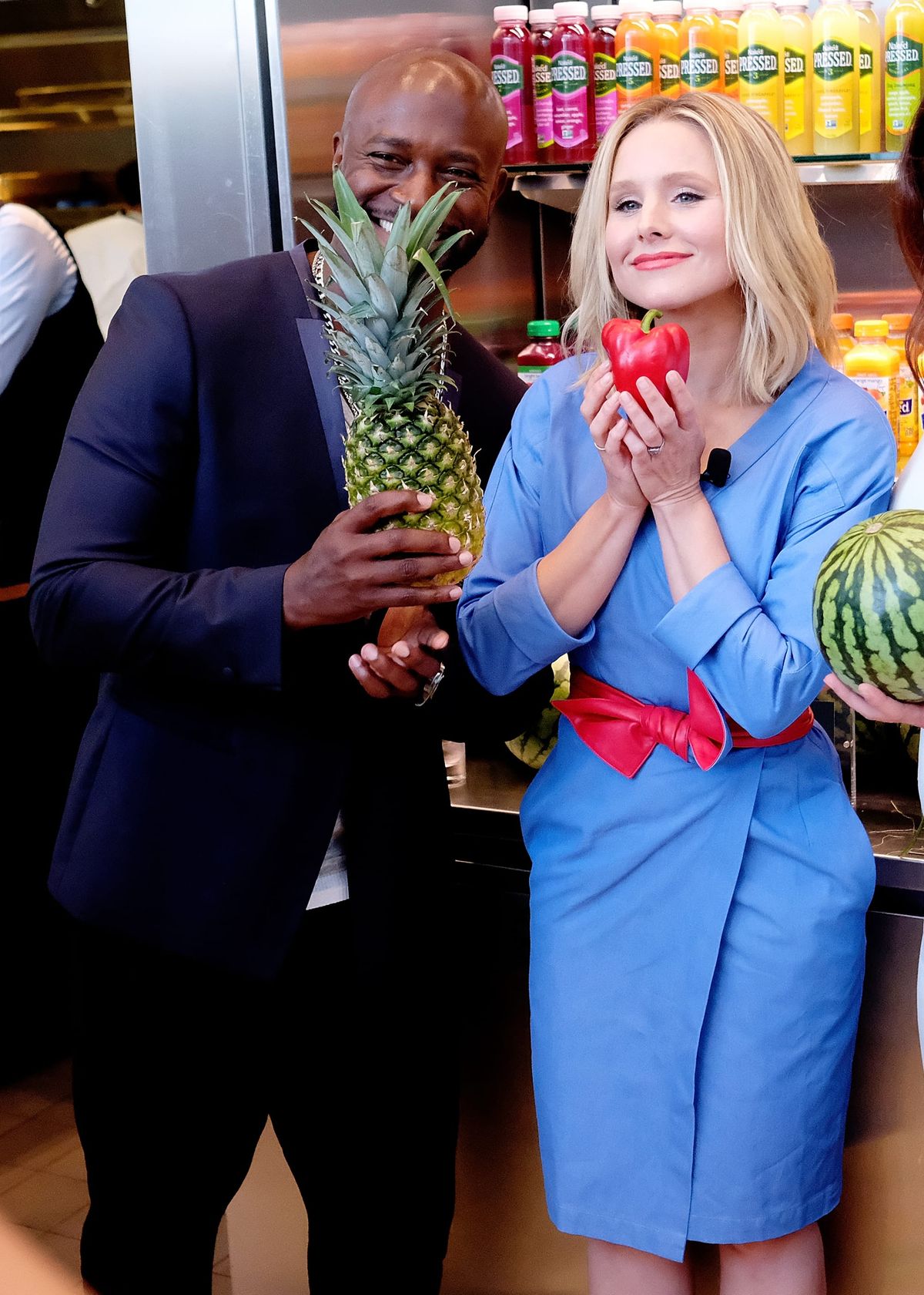 It's Friday. Please Enjoy Kristen Bell and Taye Diggs Posing With Produce.