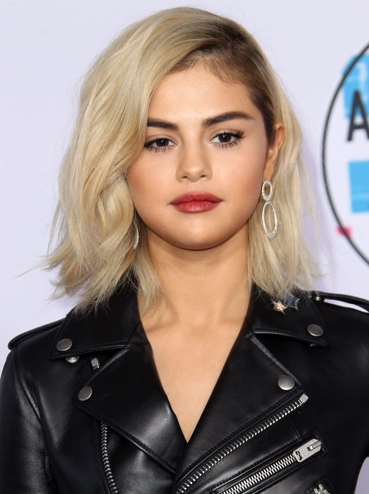 Selena Gomez Goes Blond