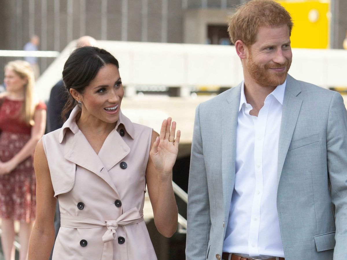 Meghan Opts for a Sleeveless Trench This Time