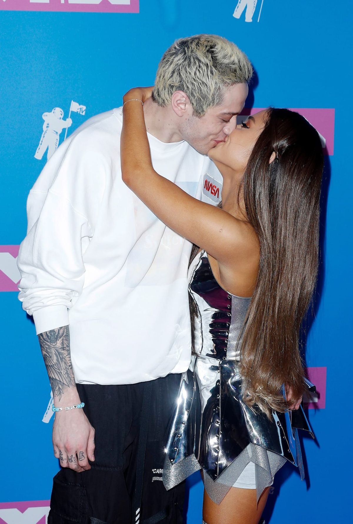 Ariana Grande Looks Cute and Ponytail-Free at the VMAs