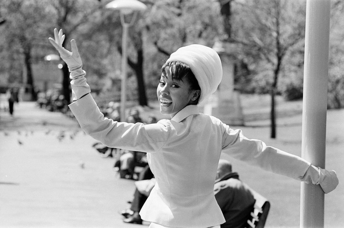 Look at All These Very Glamorous Photos of Diahann Carroll, Please!
