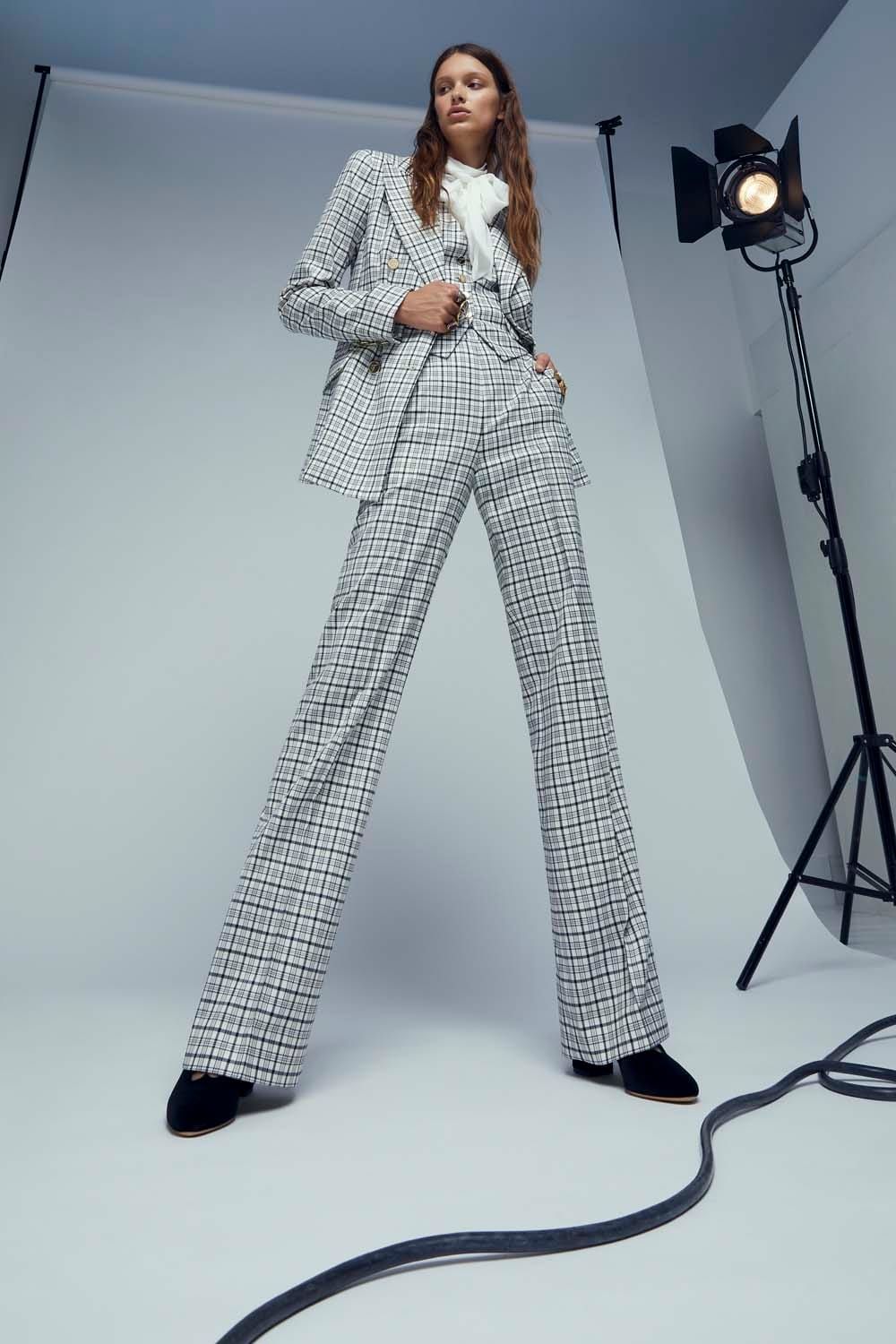 Temperley's Photos From This Season Are Visually Distracting