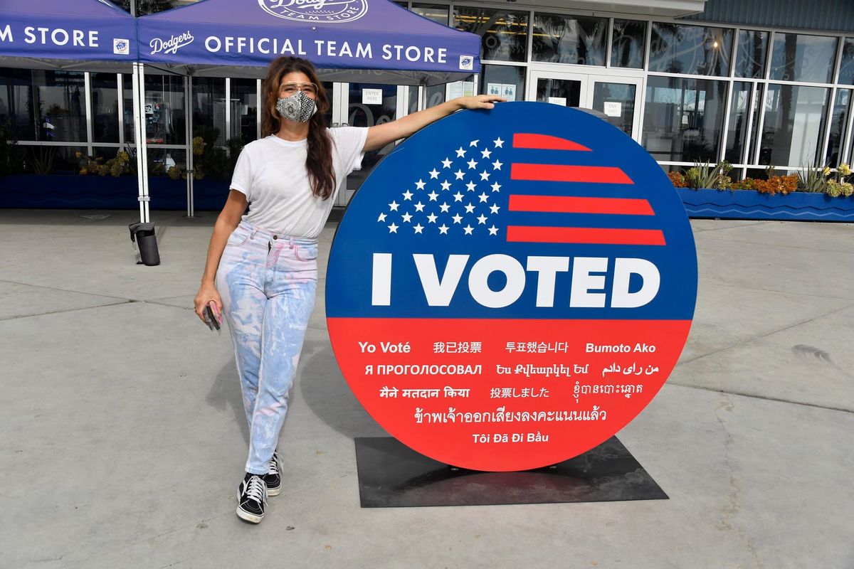Marisa Tomei Handed Out Cookies to Voters at Dodger Stadium in Snazzy Jeans