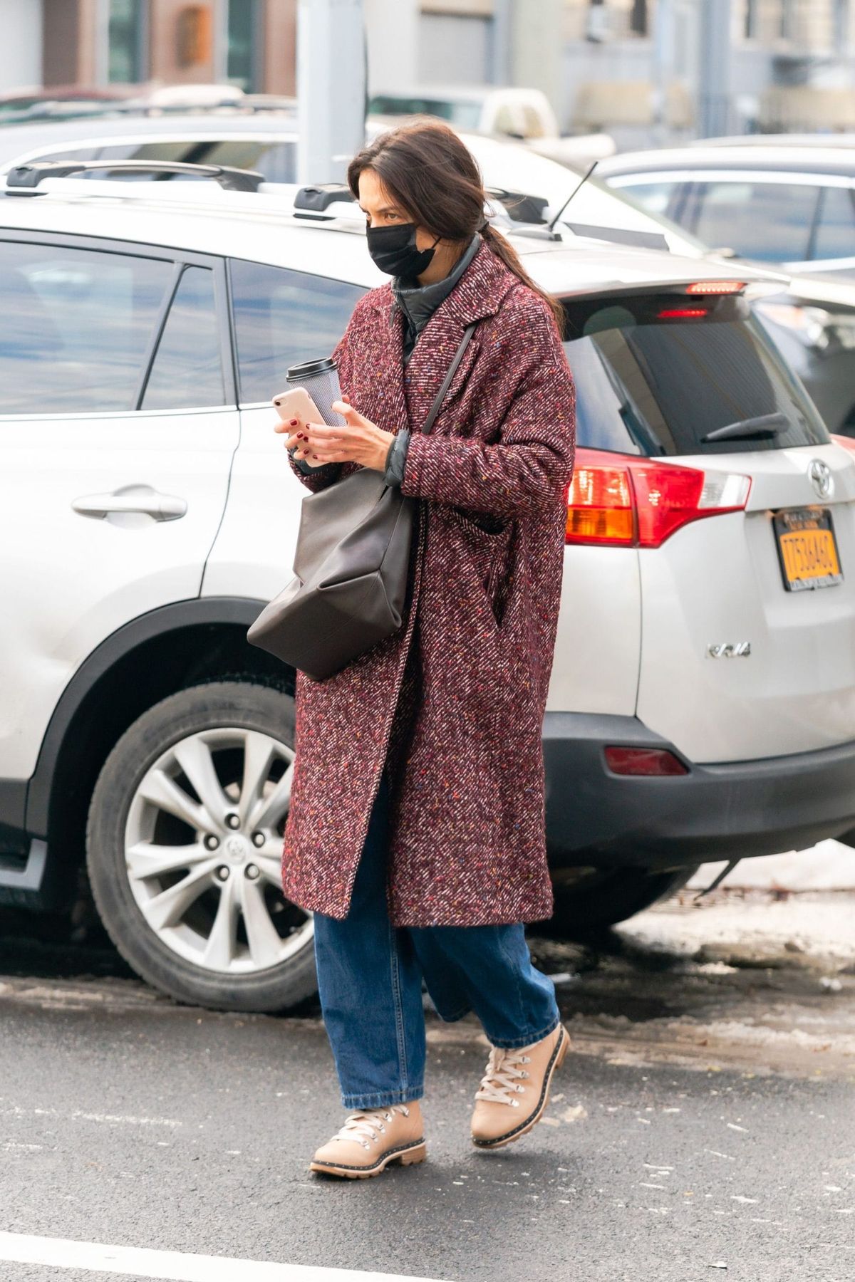 Katie Holmes Is Carrying a LOT of Things Around NYC