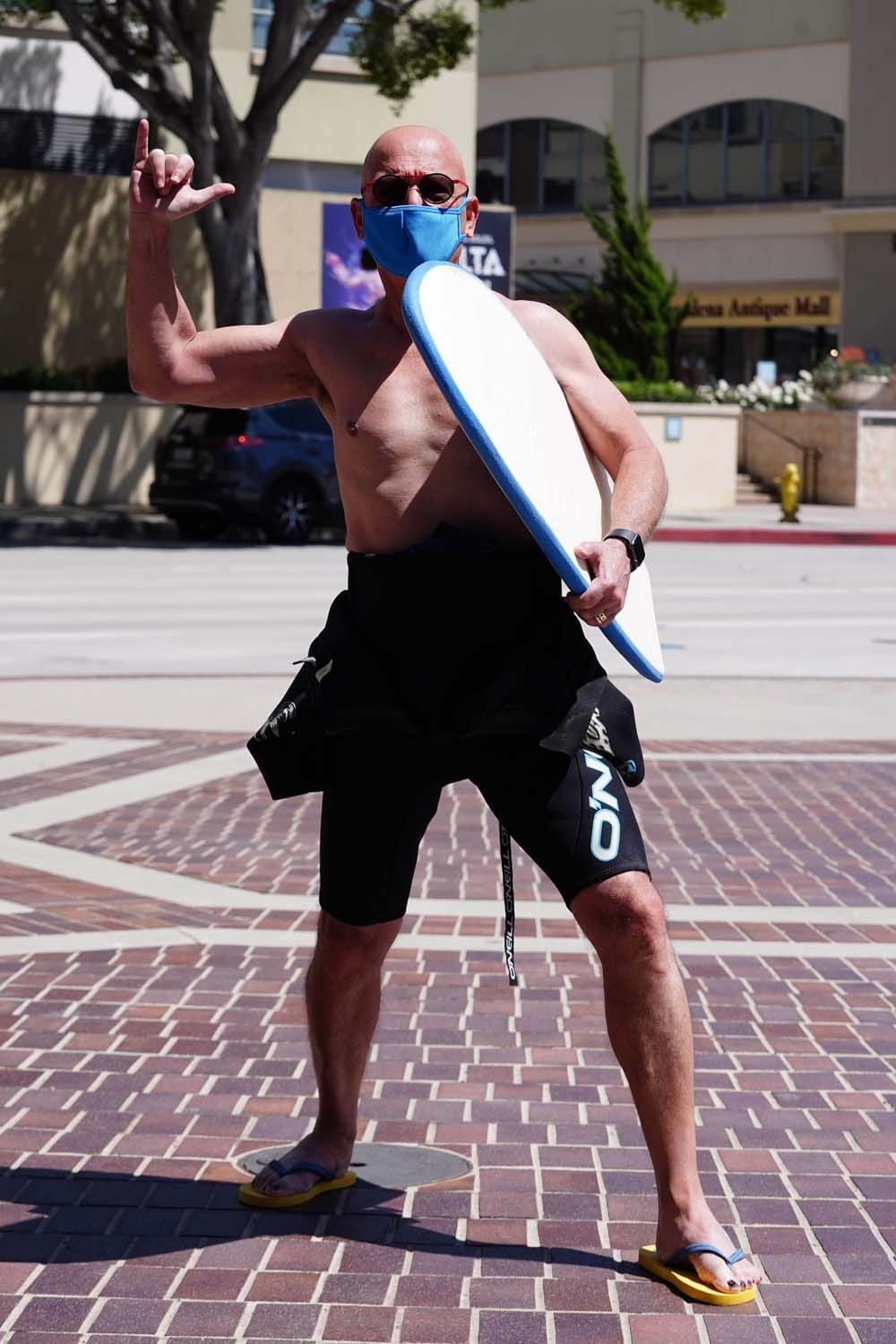 Now Howie Mandel Has a Surfboard