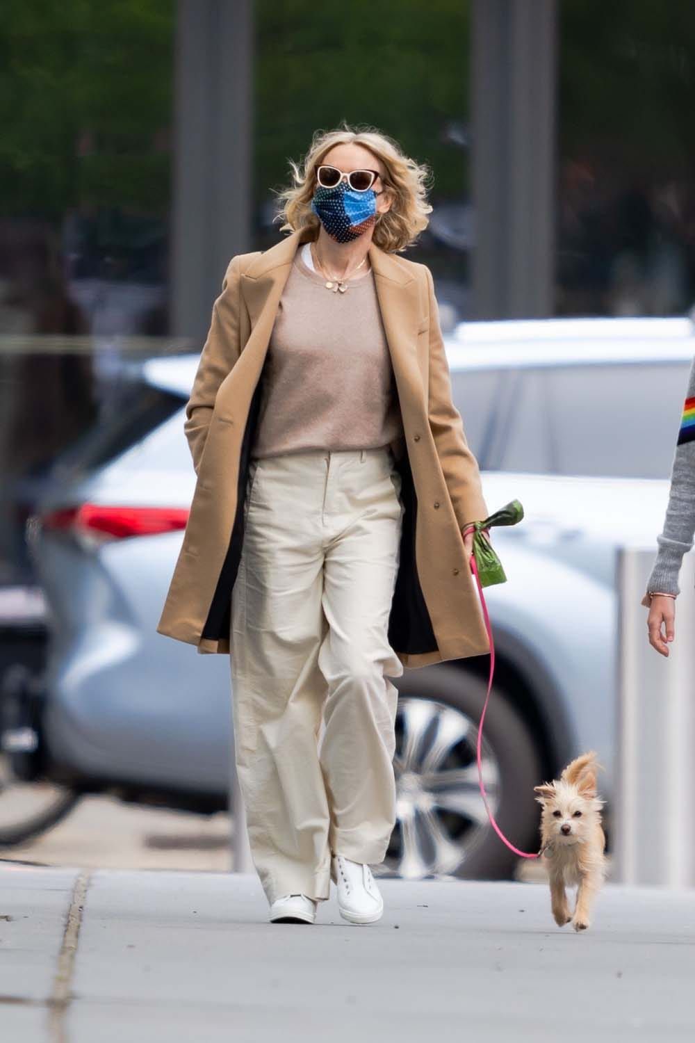 Naomi Watts Is Attempting a Three-Tone Khaki Look