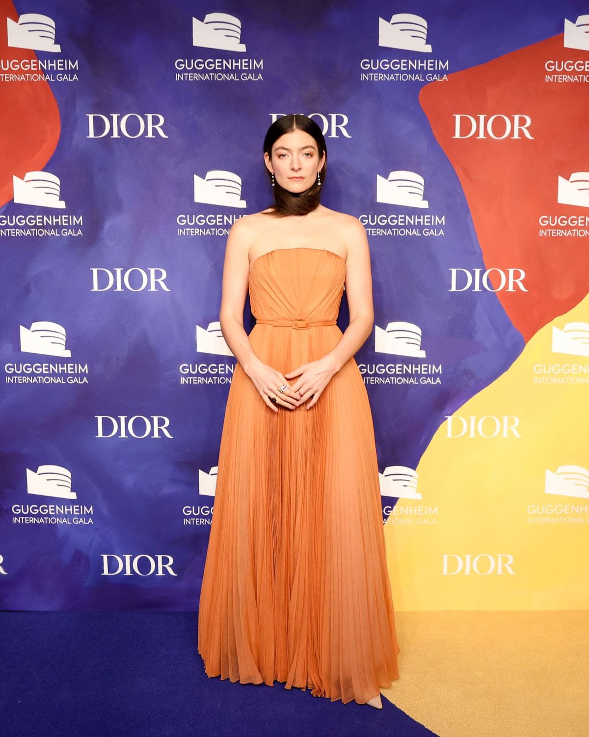 Is Lorde Using Her Own Hair as a Necklace?!?