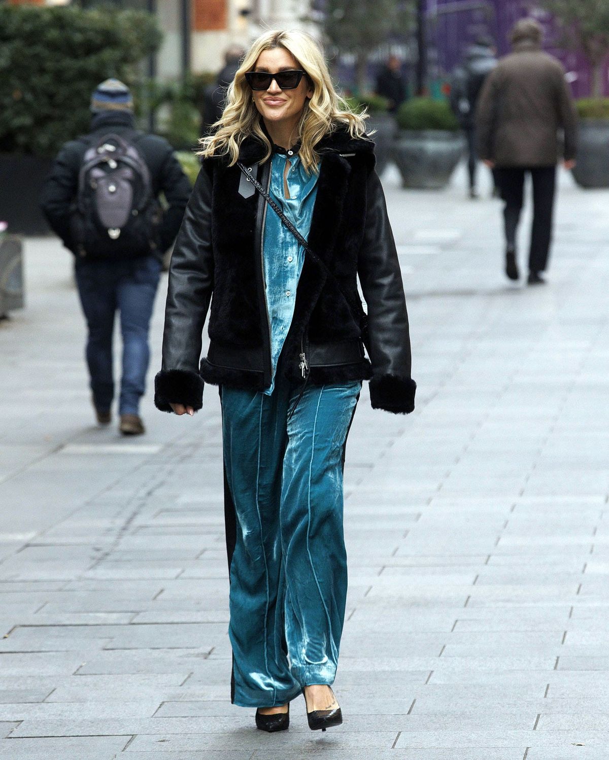 Amanda and Ashley Keep on Trucking!