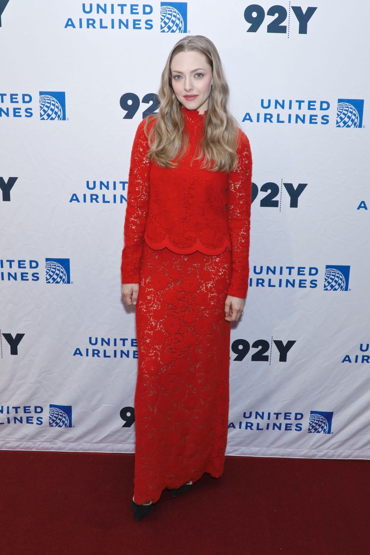 Fug Or Fab: Amanda Seyfried Goes for a Lot of Red Lace