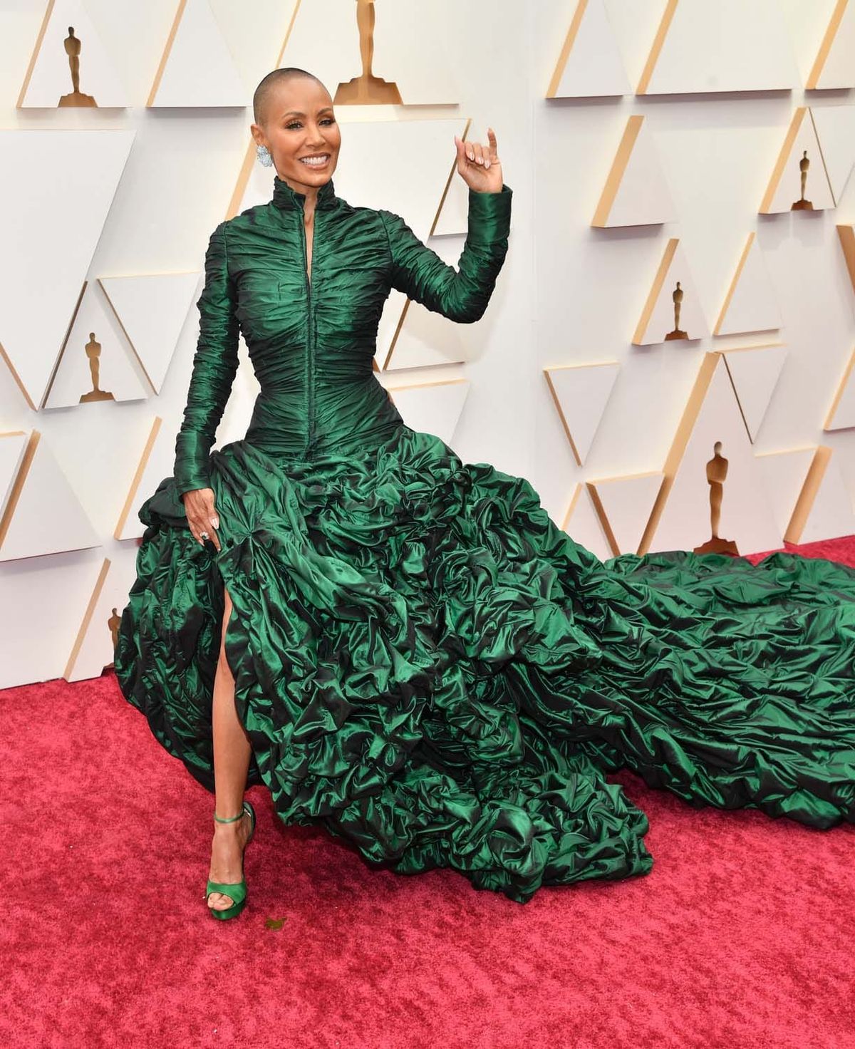 Who'd Have Thought Jada's Giant Green Dress Would NOT Be The Headline of Her Oscar Night