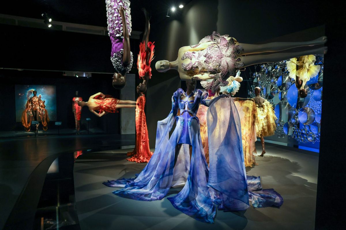 Wanna Eyeball the "Iris van Herpen : Sculpting the Senses" Exhibit at the Musee Des Arts Decoratifs?