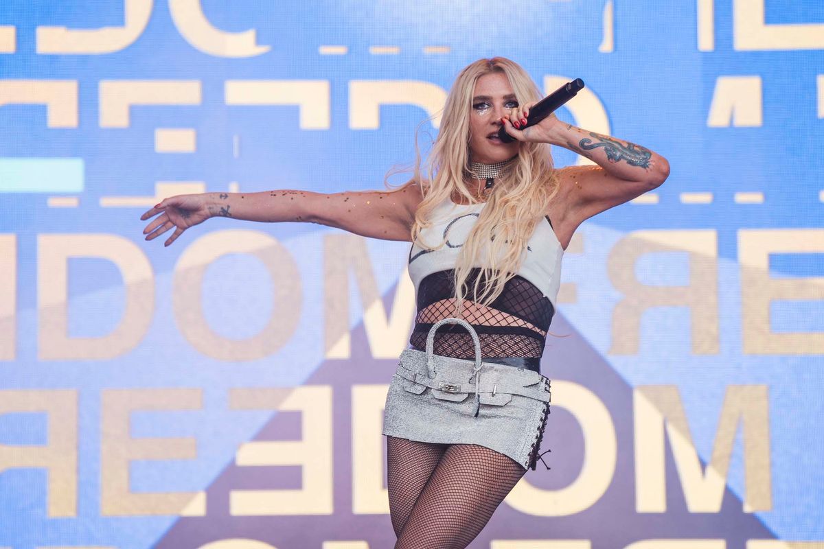 Kesha Wore a Purse Skirt at Lollapalooza