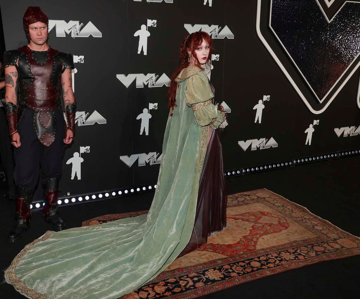 The Big Frocks of the VMAs Included Two Madonnas, a Power Ranger, and a Throw Rug