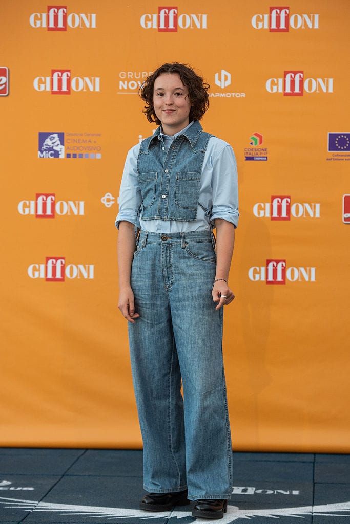 Bella Ramsey Wore a Denim Dickey