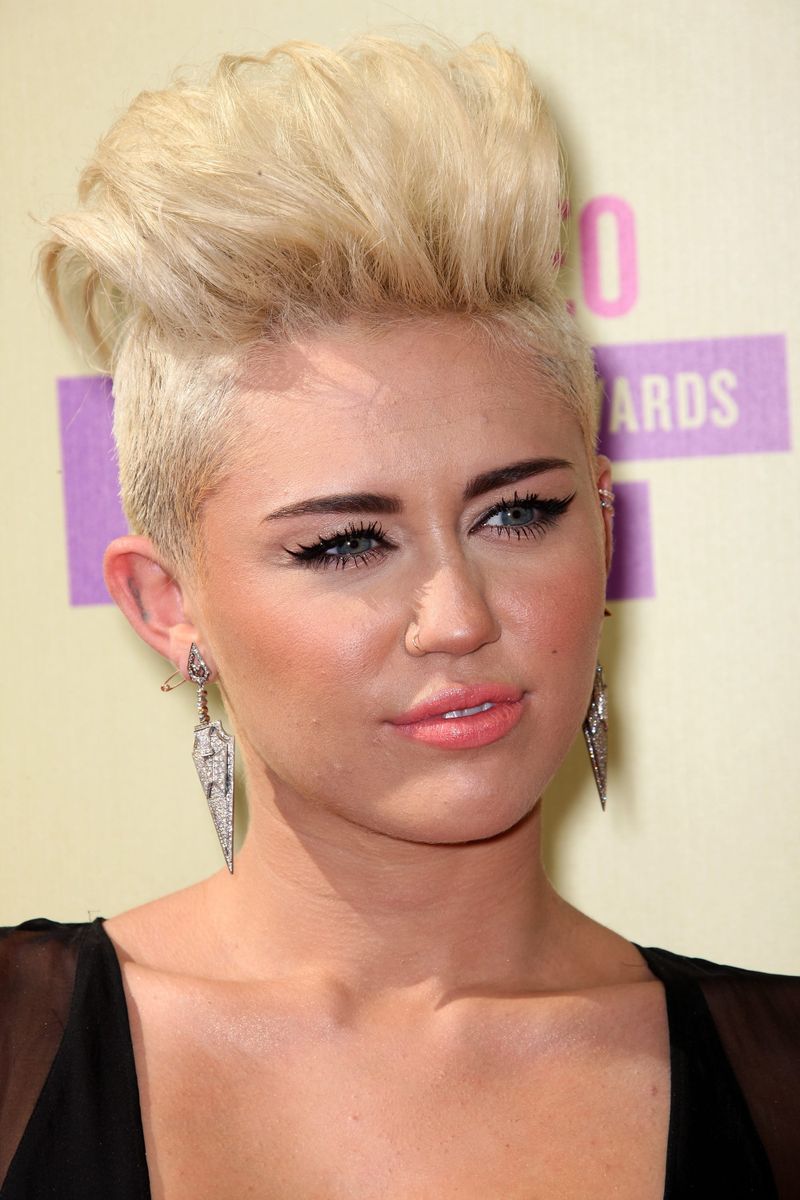 VMAs Fug Carpet: Miley Cyrus