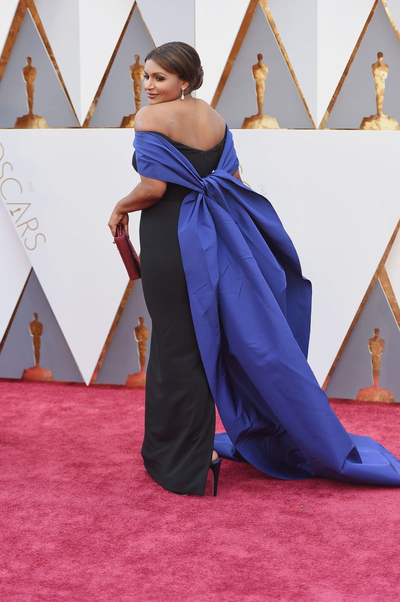 Oscar Fug Carpet: Mindy Kaling in Elizabeth Kennedy