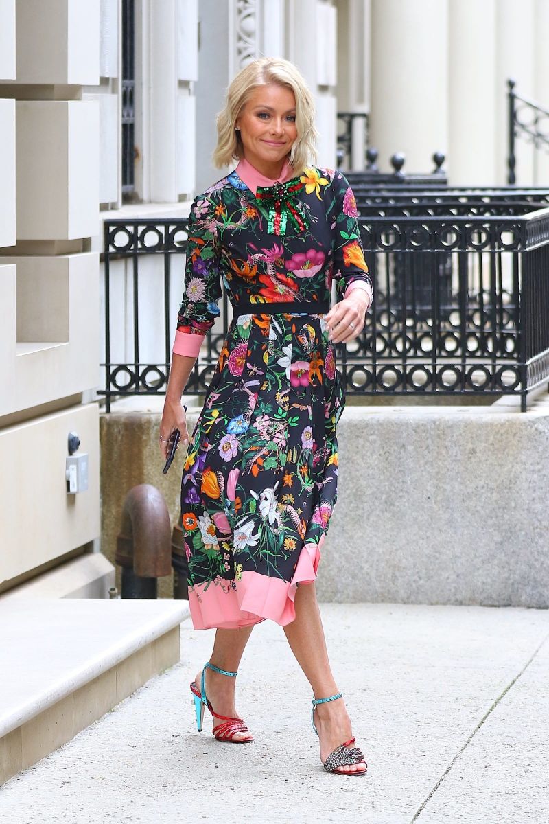 Kelly Ripa Looks Very Cute In This Crazy Gucci