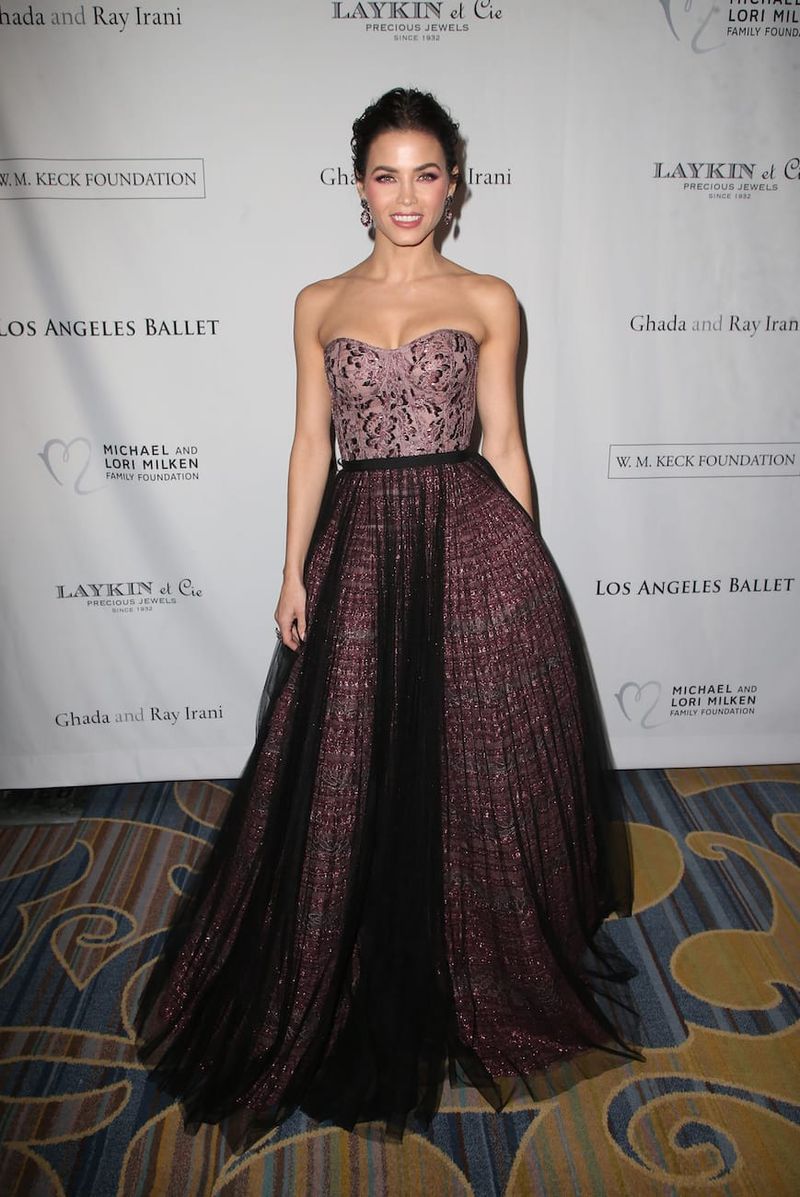 Jenna Dewan Goes Full Coverage, And It's Nice
