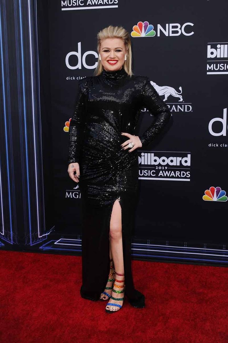 Kelly Clarkson Led the Metallics/Sparkle Parade at the Billboards