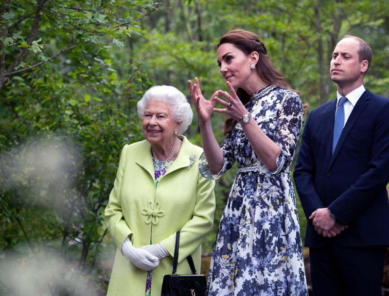 Kate, the Queen, and Various Other British Royals Pop Out to the Chelsea Flower Show