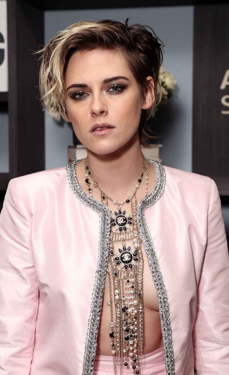 Kristen Stewart Has No Legs AND No Shirt