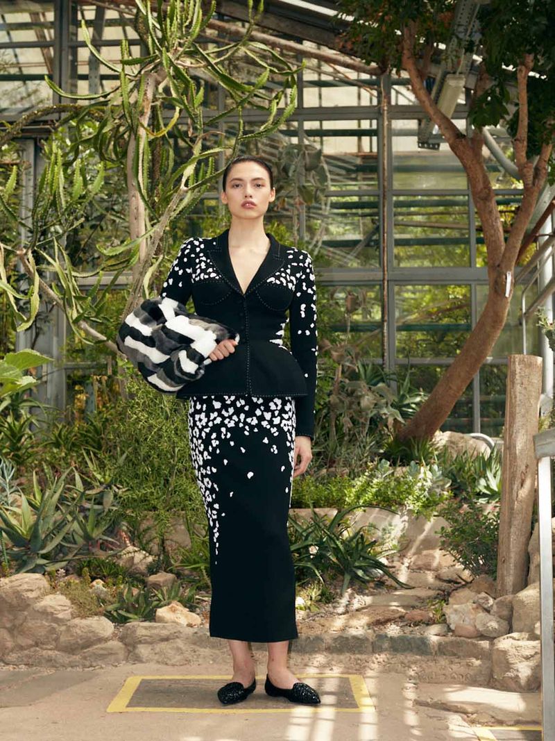 Yanina Couture Put Its Models... In A Greenhouse?