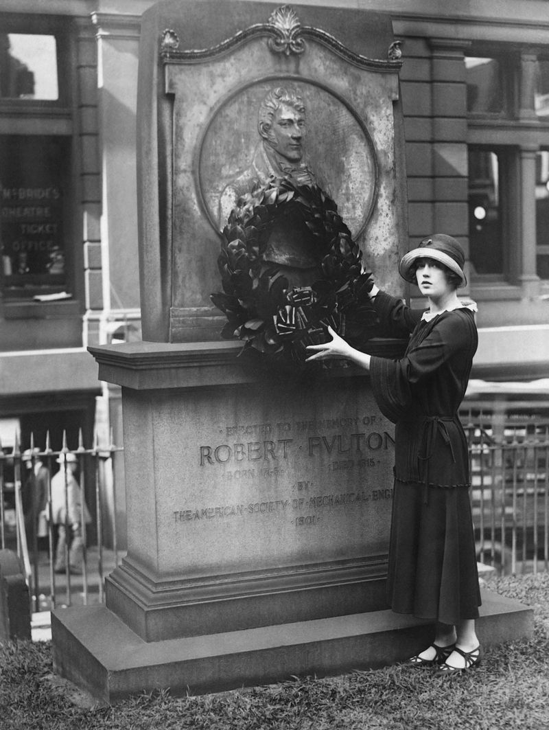 They Made Marion Davies Do a Press Event at Someone's Grave