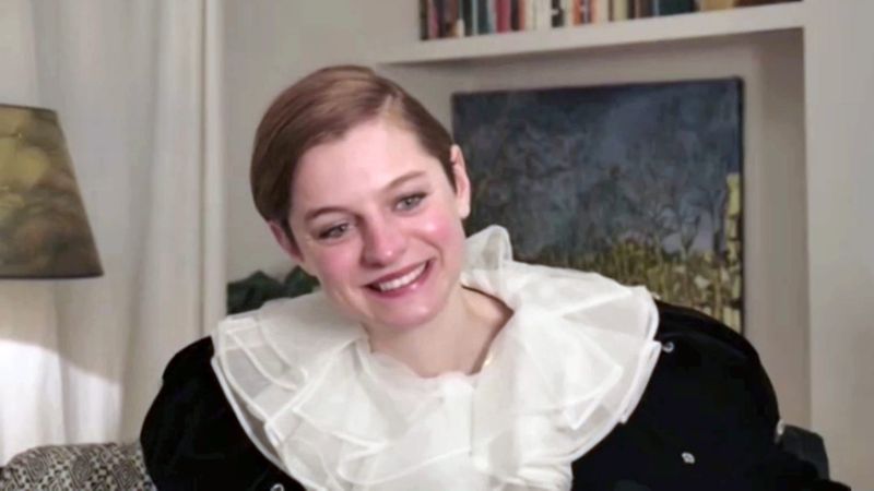 Emma Corrin Went Full Lady Di While Winning Her First Golden Globe